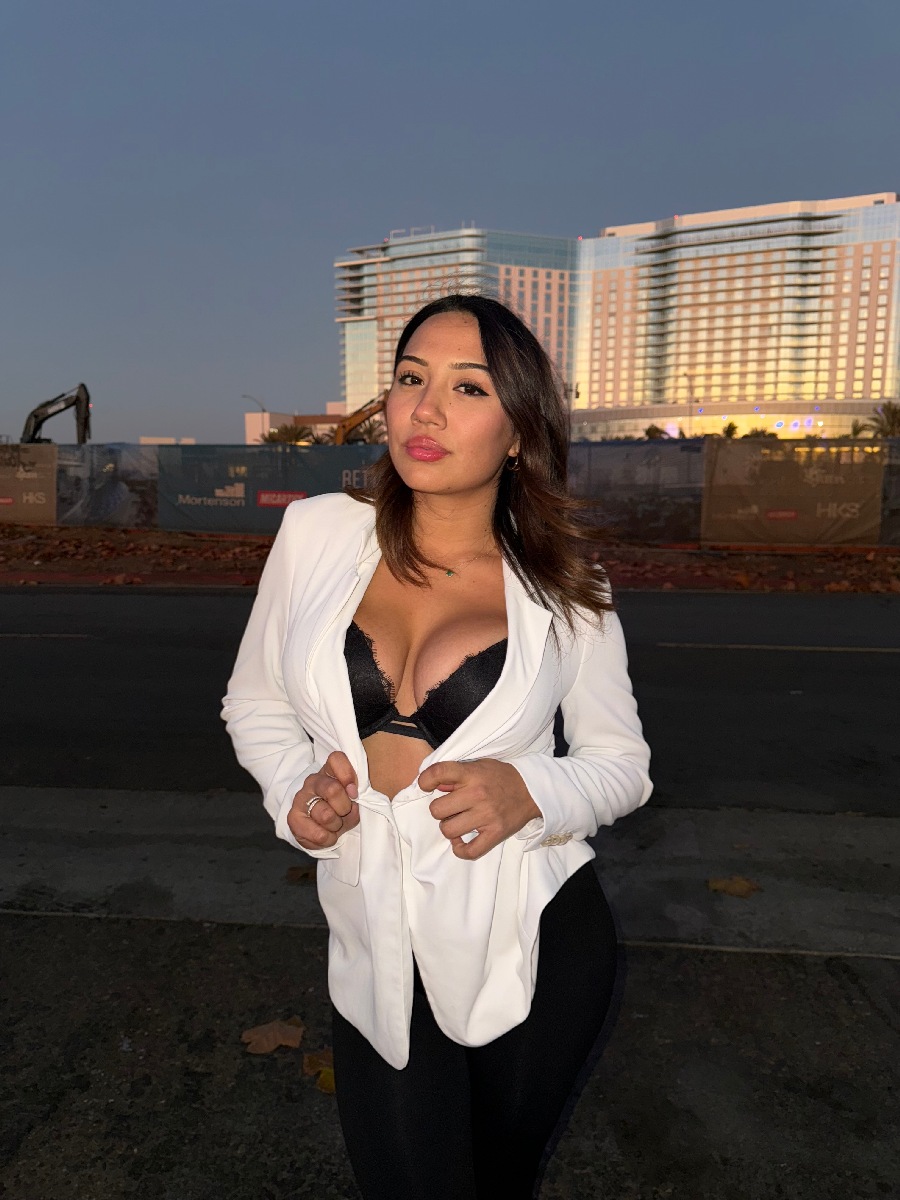 Take a pause and enjoy Ali Cruz — streaming from Fez