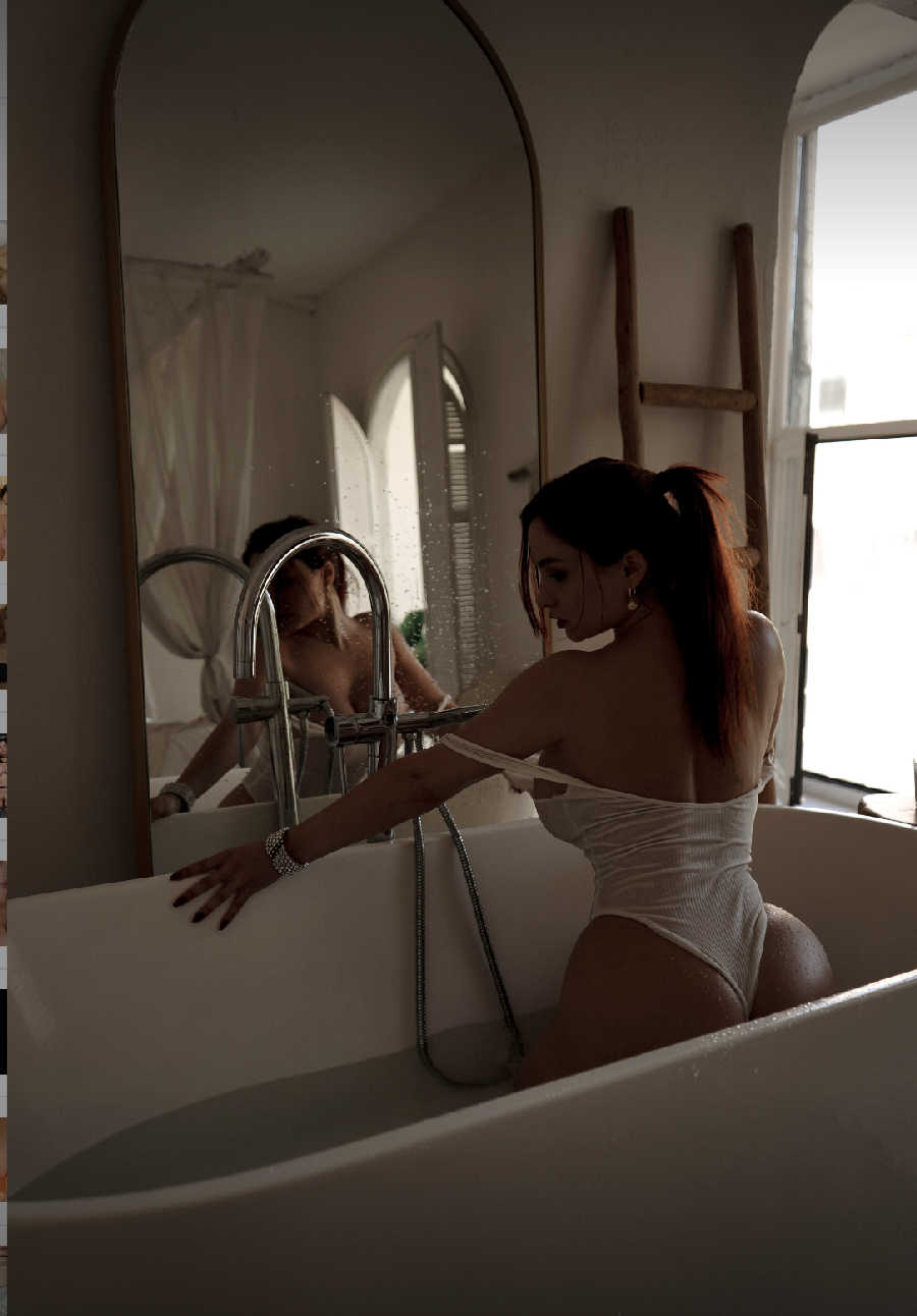 A playful frame from Miranda Faith nude — online in Fez