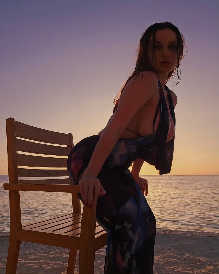 Sexy girl Miranda Faith nude in Fez