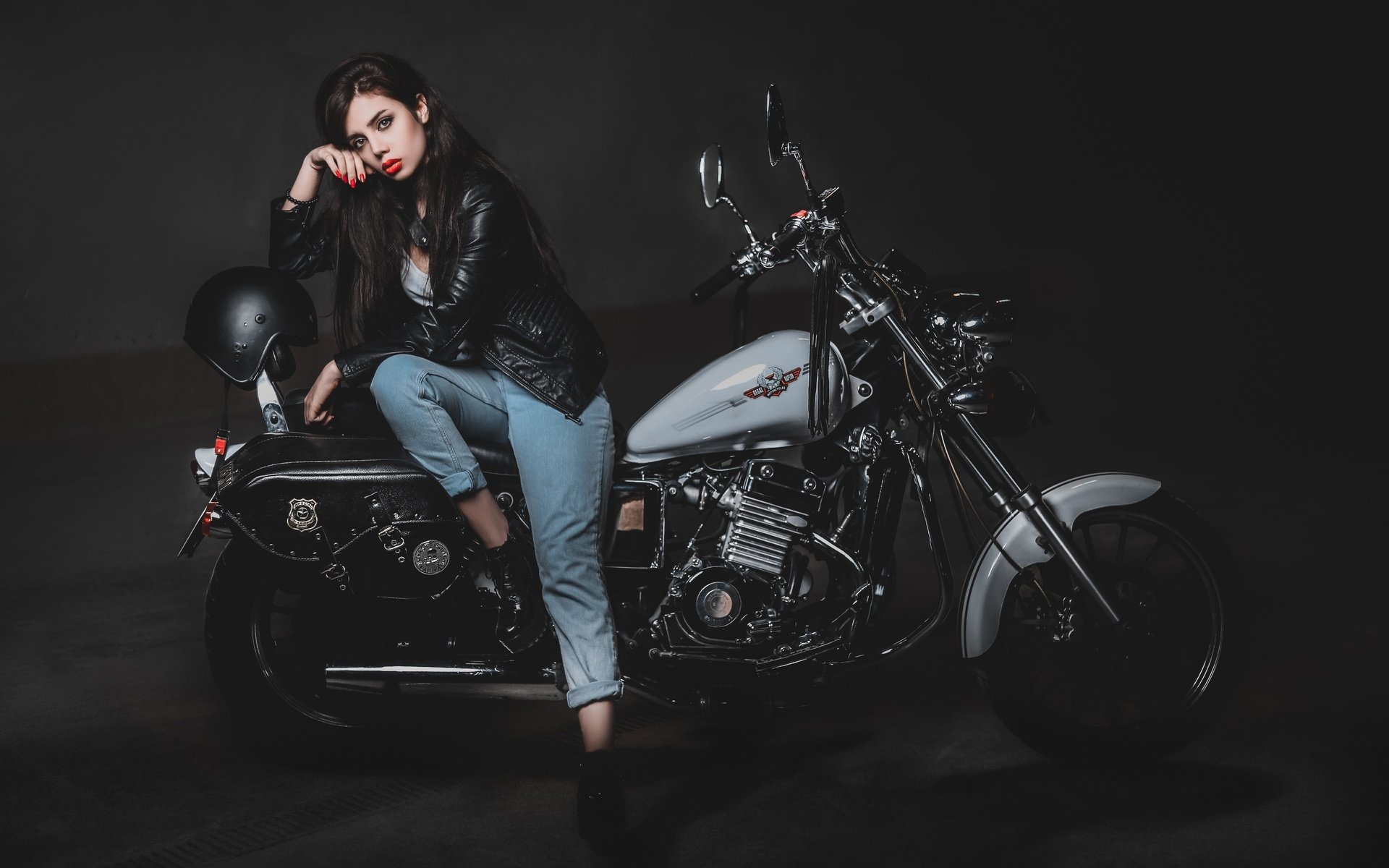 Biker girls: style and drive in Fez