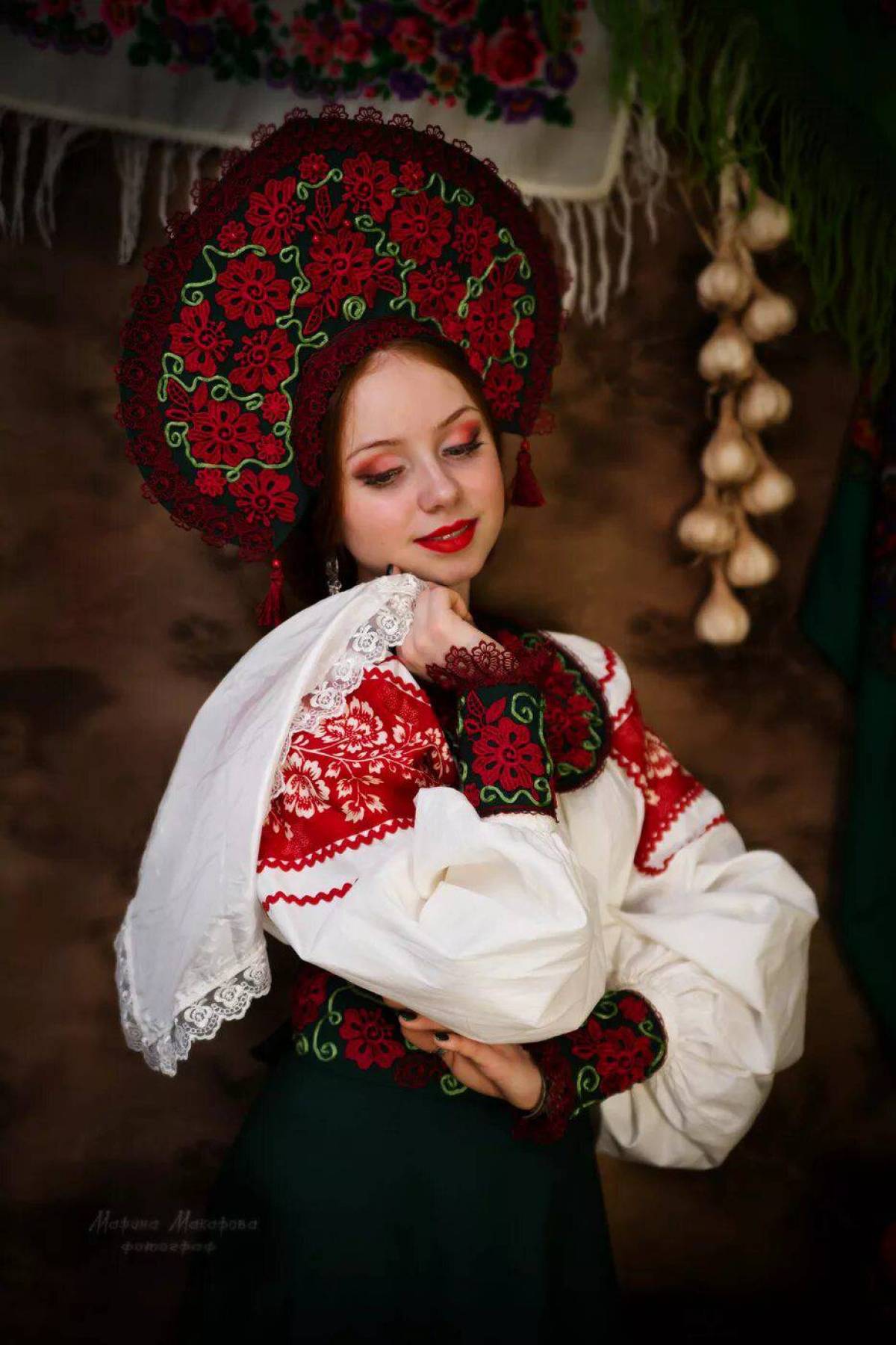 Women in Slavic costumes underwear in Fez