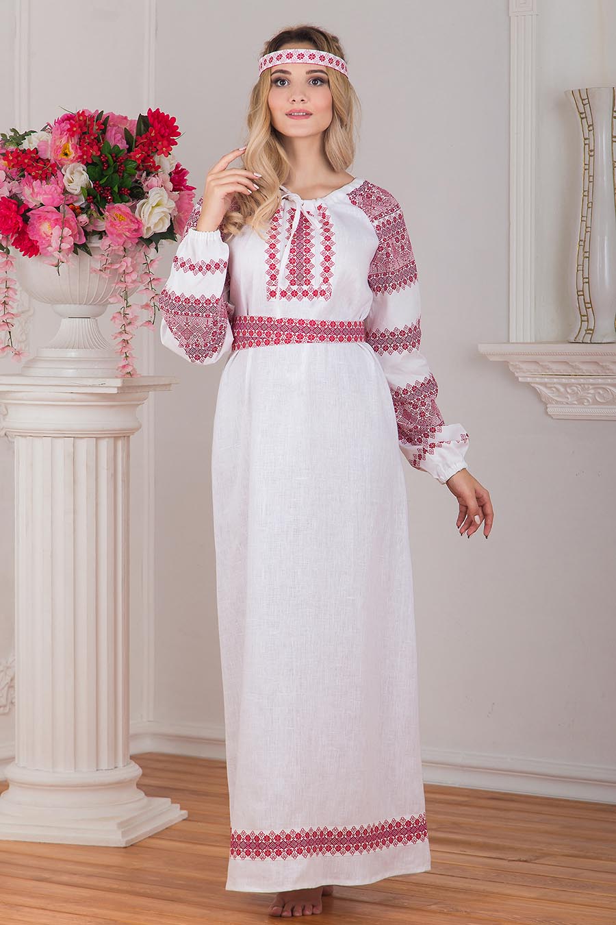 Women in Slavic costumes in Fez