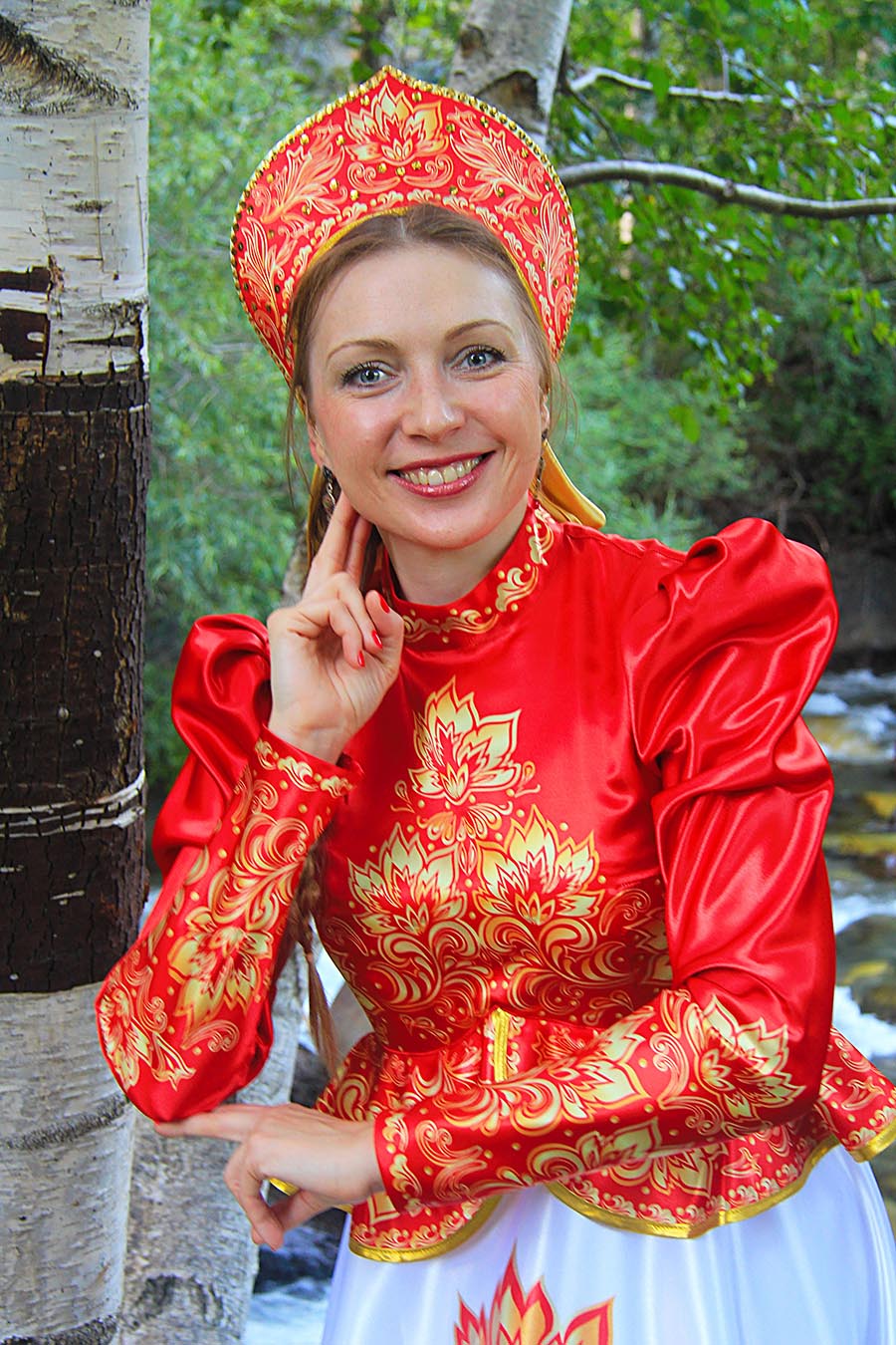 Women in Slavic costumes in Fez