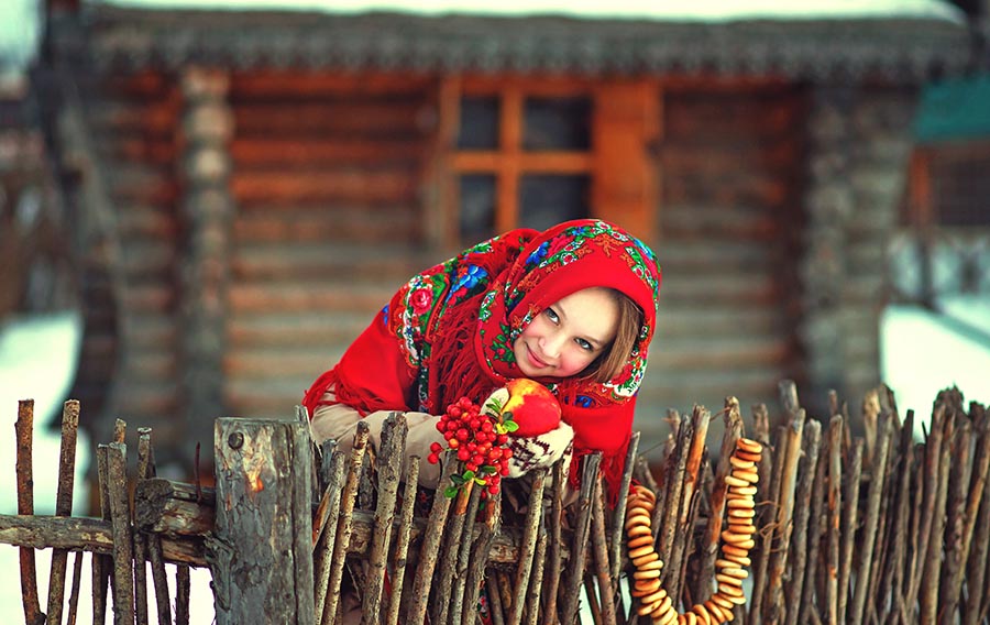 Sexy girl Women in Slavic costumes in Fez
