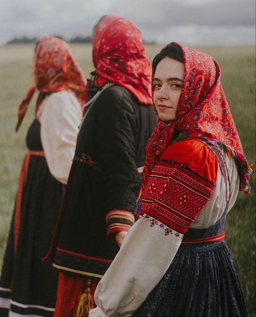 Women in Slavic costumes in Fez
