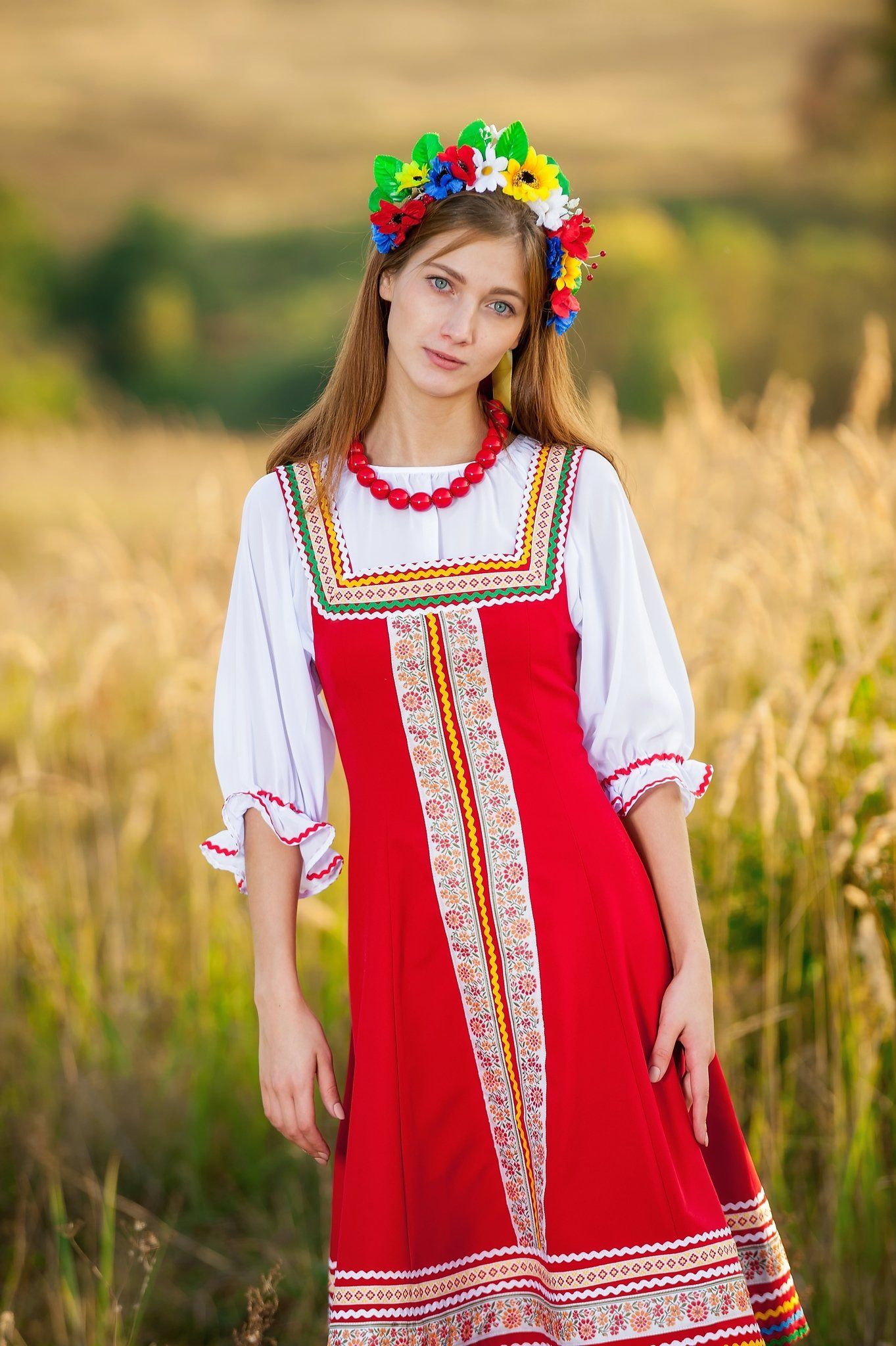 Women in Slavic costumes in Fez