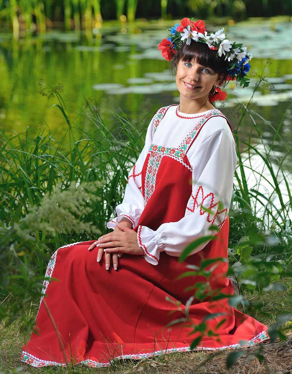 Beautiful girl Girls in Slavic costumes in Fez